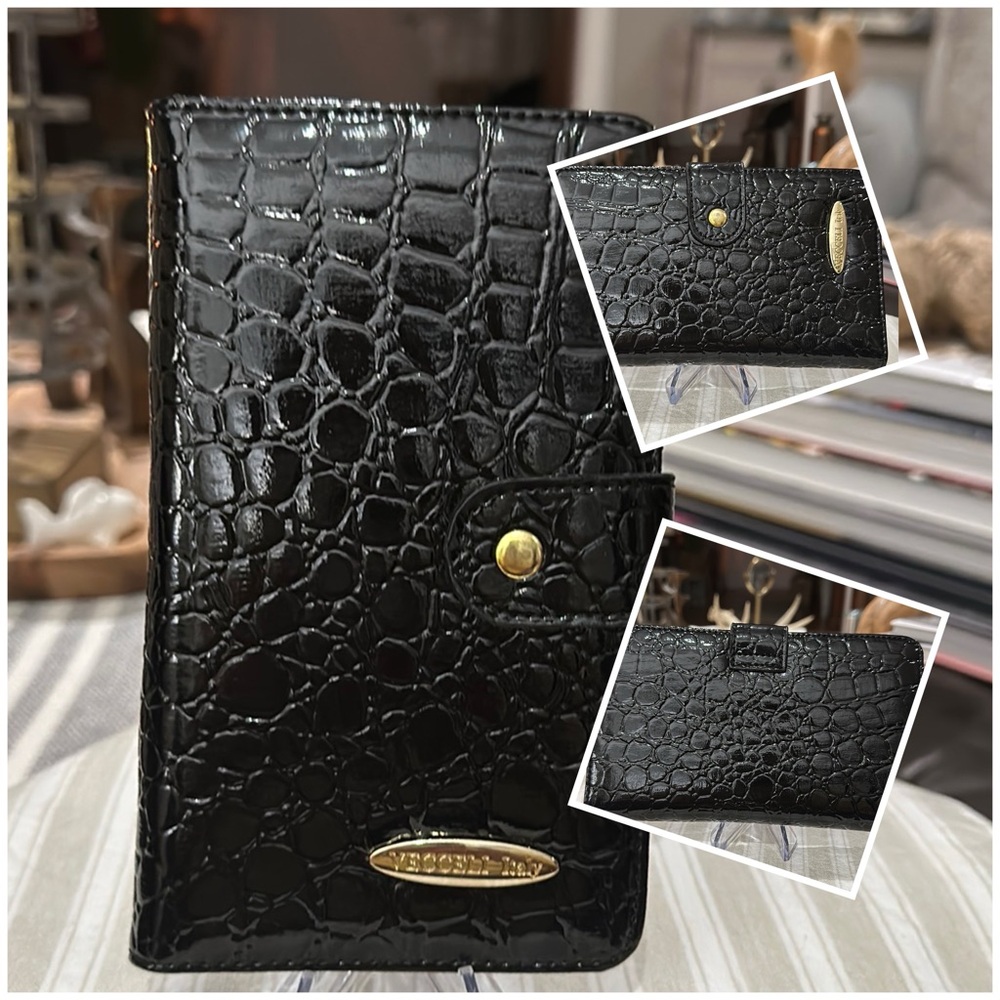 Vecceli Italy Women's Faux Patent Leather Alligator Embossed Wallet in Black EUC